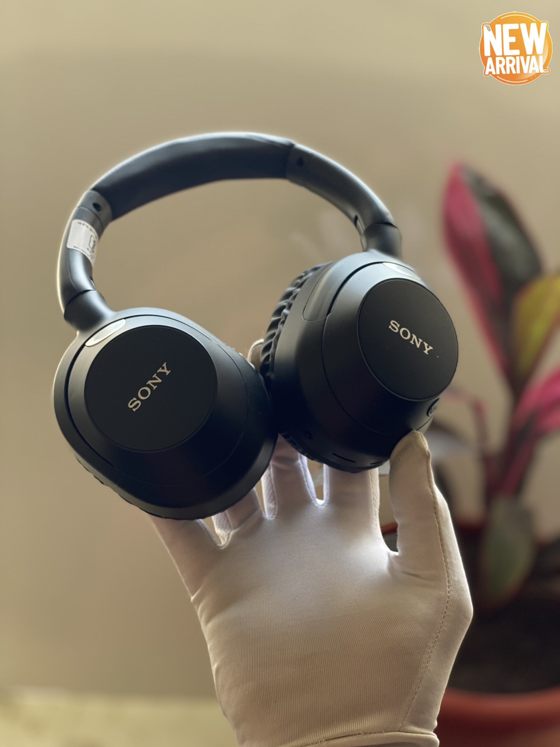 Sony ULT Extra Bass Wireless Headphones with Hard Case - Image 9