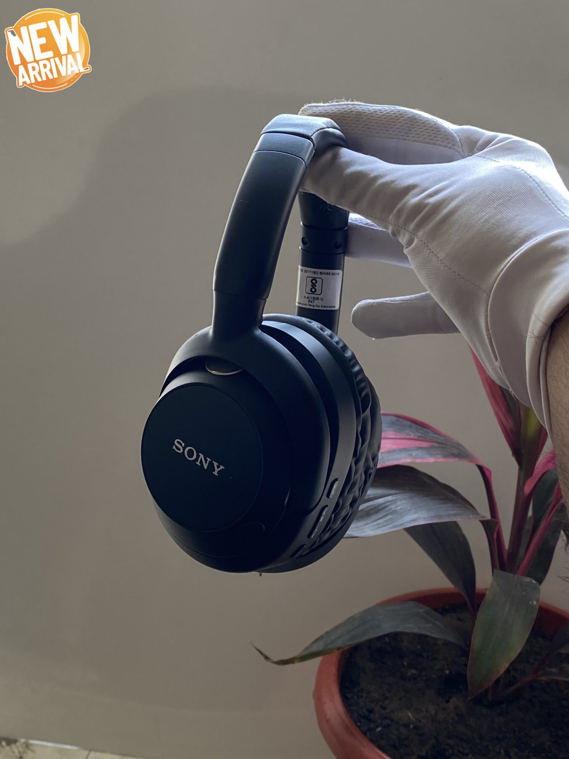 Sony ULT Extra Bass Wireless Headphones with Hard Case - Image 4