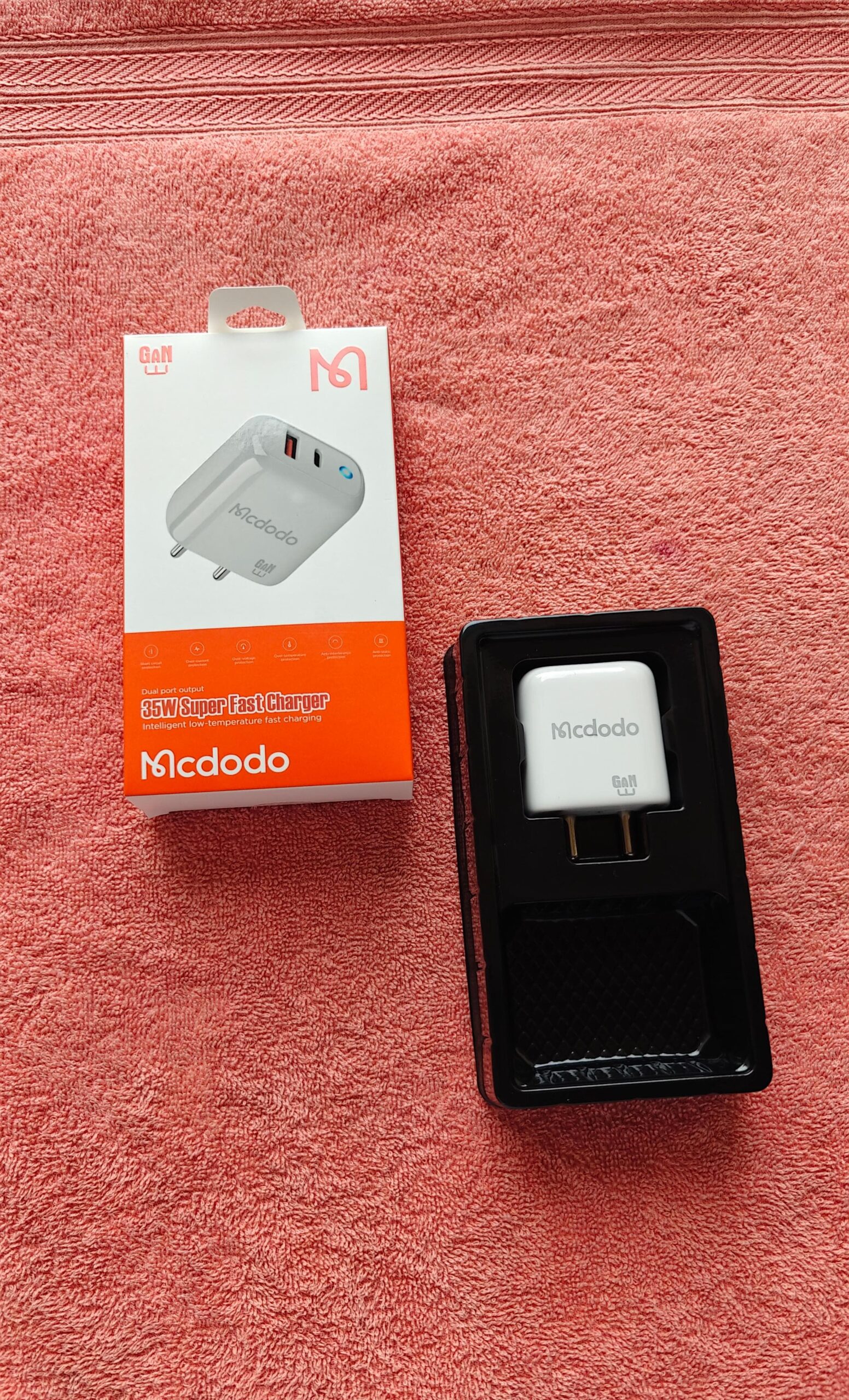 Mcdodo 35W GaN PD Fast Charger with Dual Port USB & Type-C - Image 9