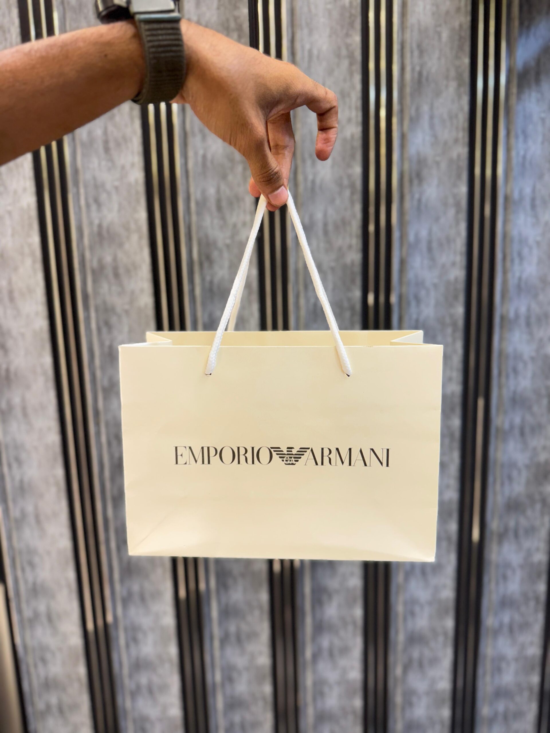 Luxury Style Round Smartwatch with Bluetooth Calling & Fitness Tracking - Image 5