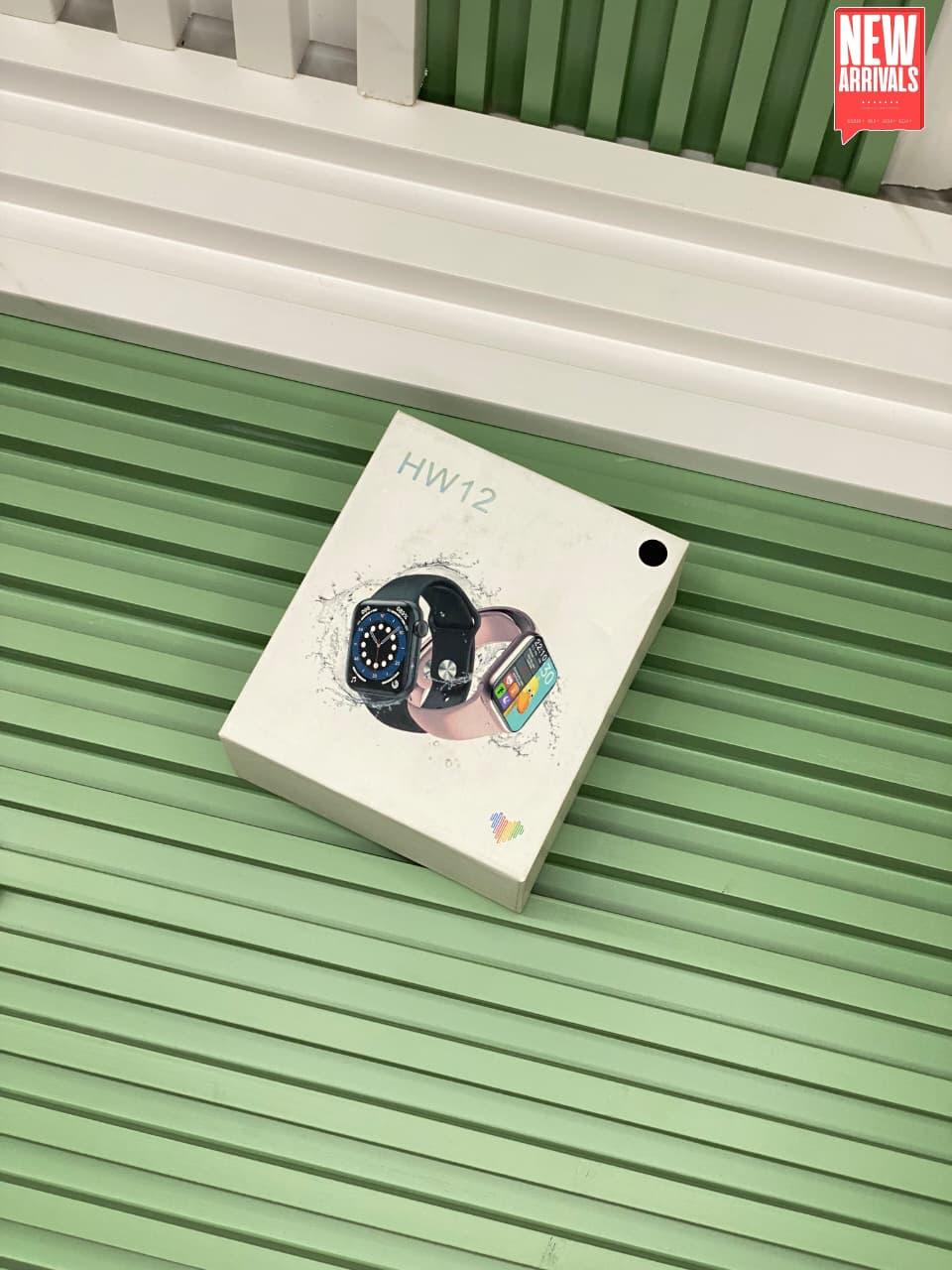 Premium HW12 Bluetooth Smartwatch (40mm) - Image 4