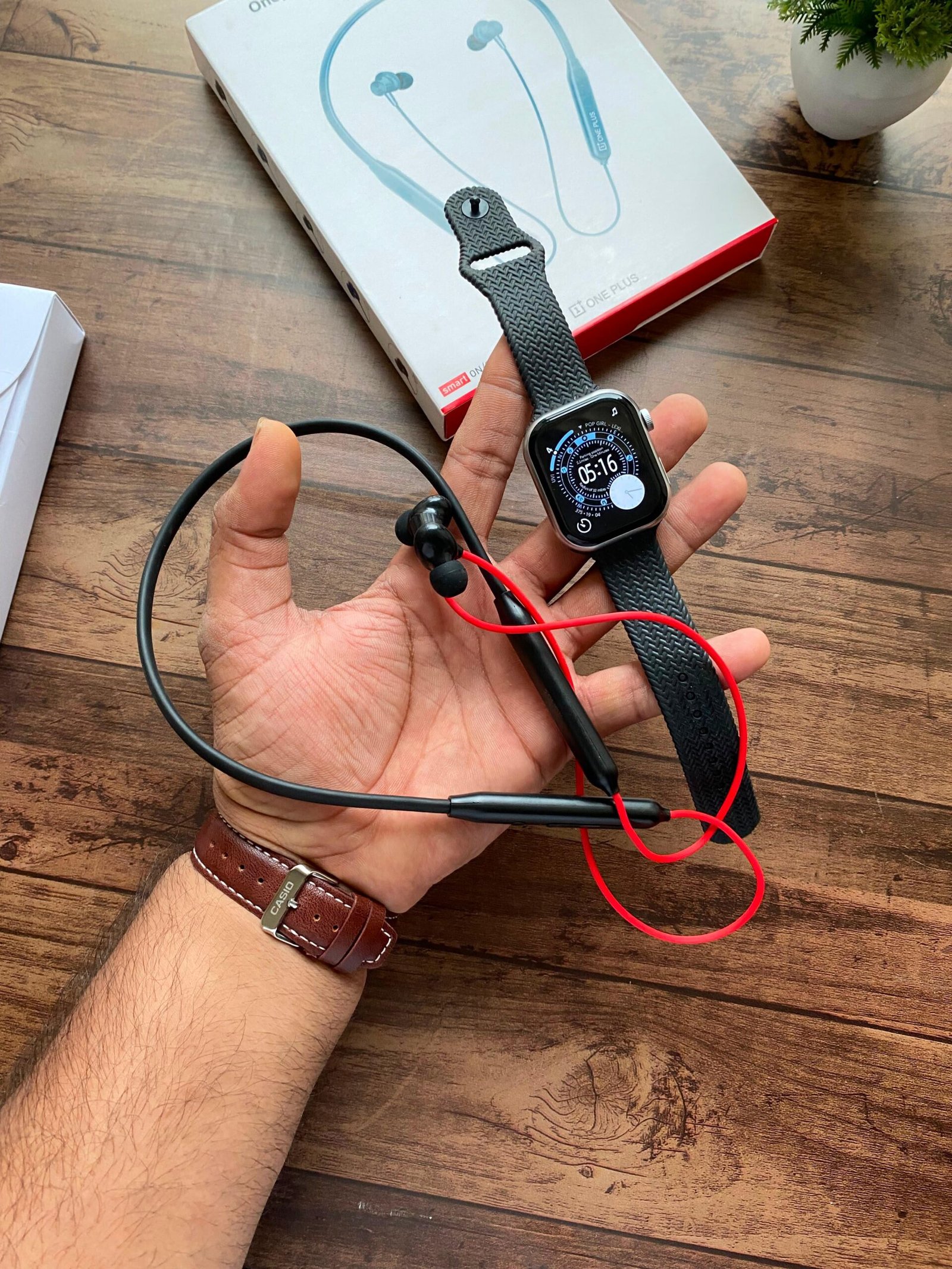 Series 11 Smartwatch & Wireless Neckband 2-in-1 Combo - Image 6