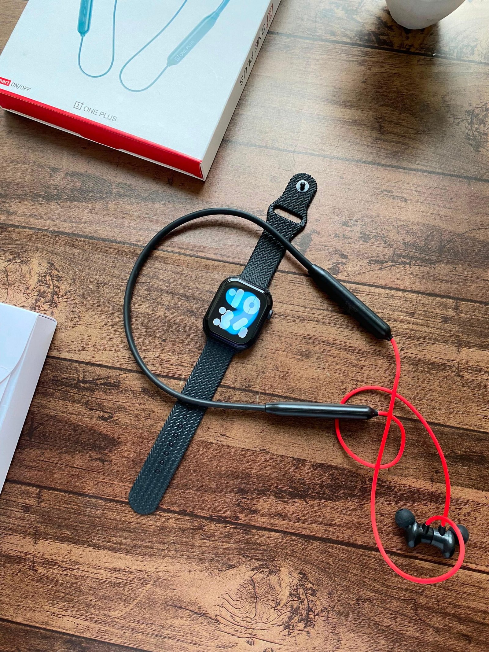 Series 11 Smartwatch & Wireless Neckband 2-in-1 Combo - Image 2