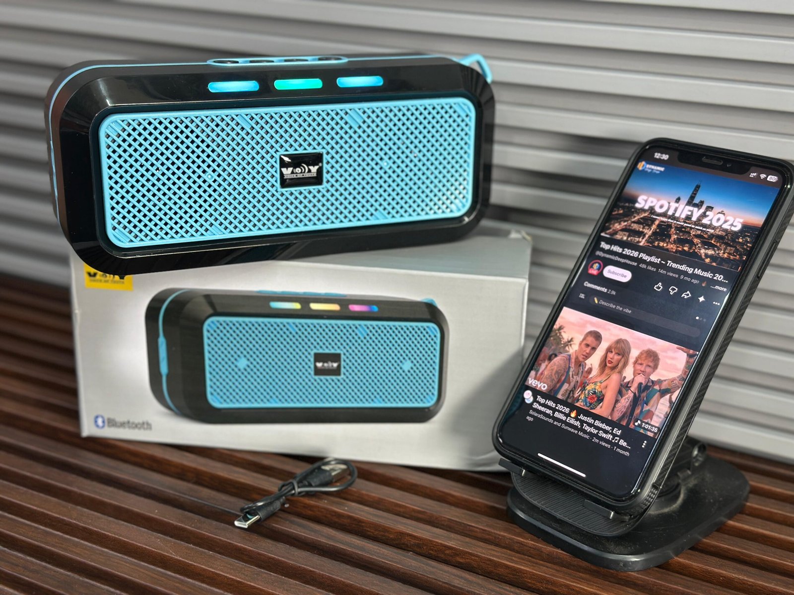 VOY FUMO Portable Bluetooth Speaker with RGB LED Lights