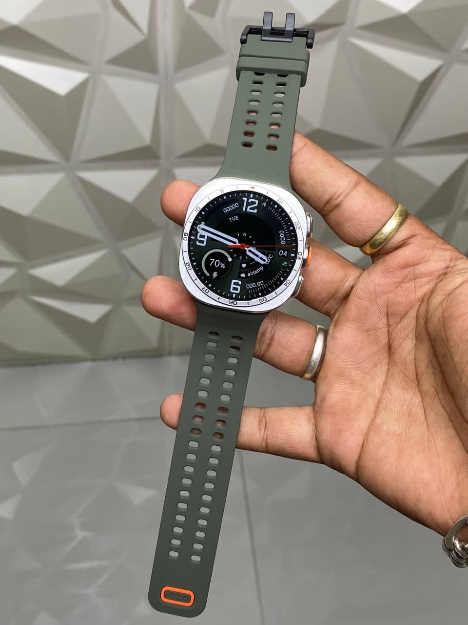 Ultra 2 Style Smartwatch with 1.52" HD Display, Bluetooth Calling & Fitness Tracking - Image 4